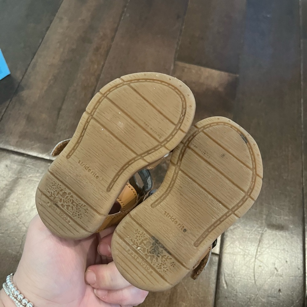 Stride Rite Toddler Sz 4 Sandals with Bow - Picture 3 of 4